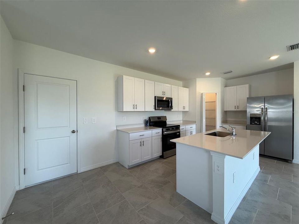 For Rent: $2,400 (4 beds, 2 baths, 2028 Square Feet)