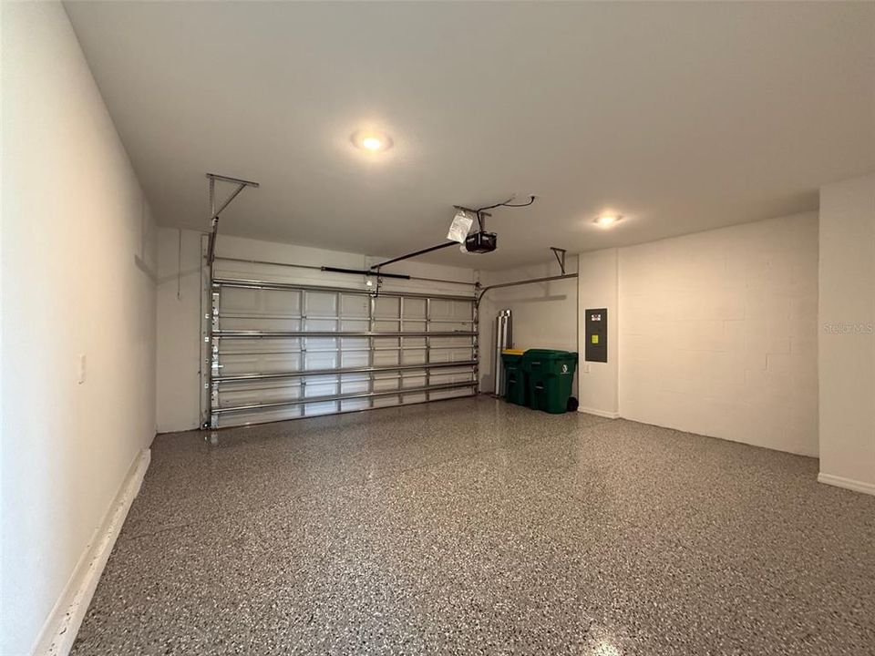 For Rent: $2,400 (4 beds, 2 baths, 2028 Square Feet)