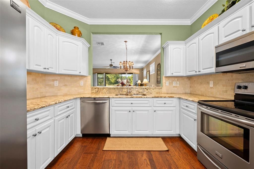 На продажу: $339,900 (2 спален, 2 ванн, 1822 Квадратных фут)