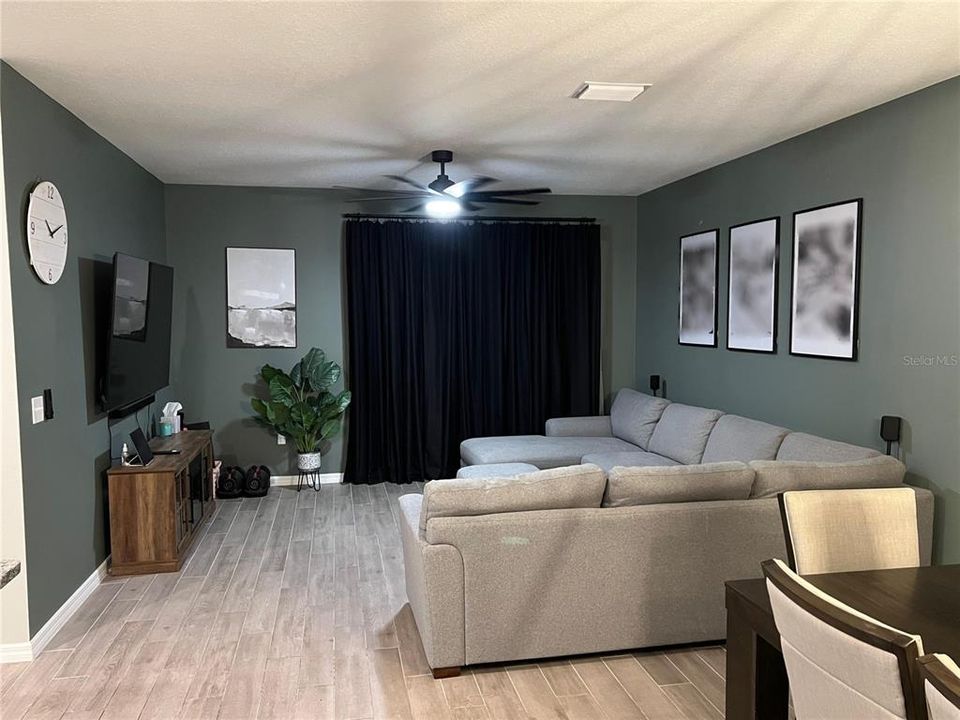 待售: $375,000 (5 贝兹, 3 浴室, 2372 平方英尺)