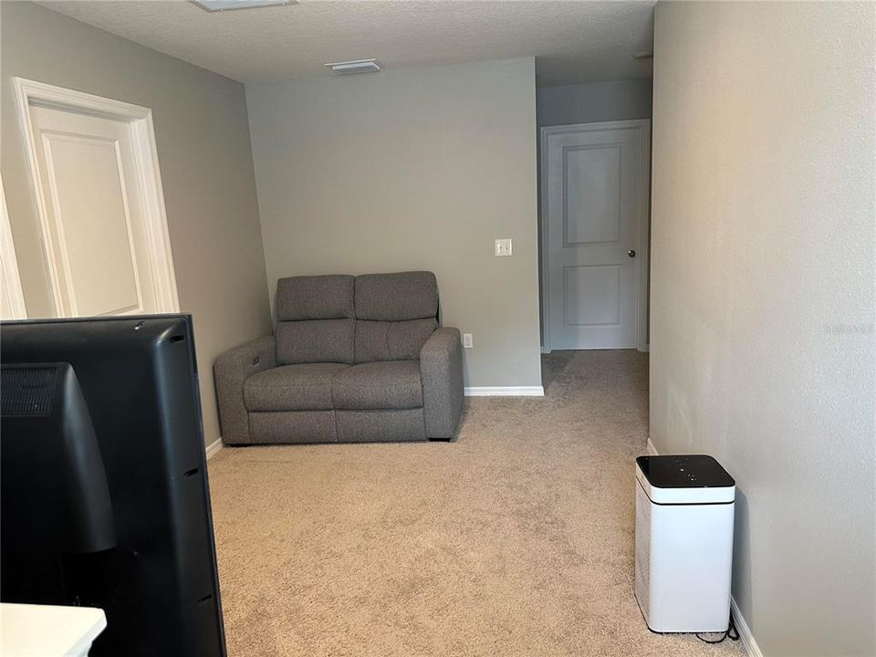 待售: $375,000 (5 贝兹, 3 浴室, 2372 平方英尺)