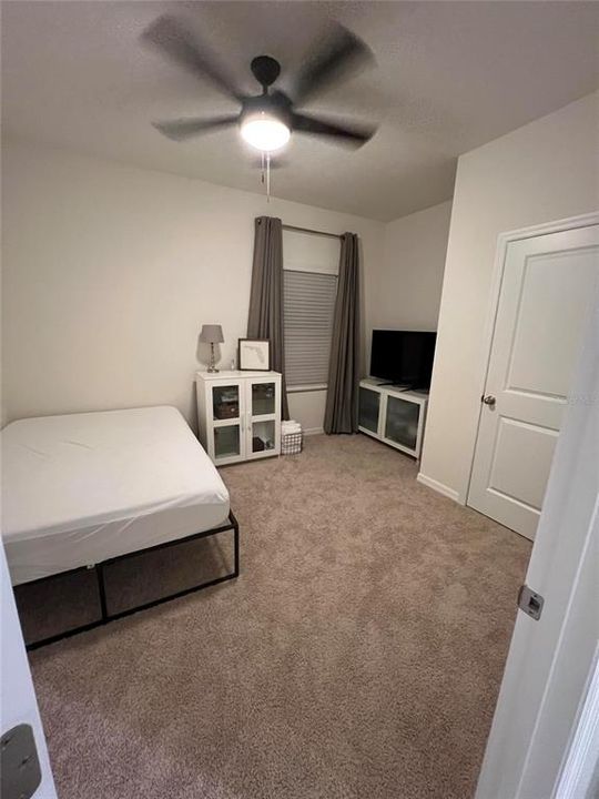 待售: $375,000 (5 贝兹, 3 浴室, 2372 平方英尺)