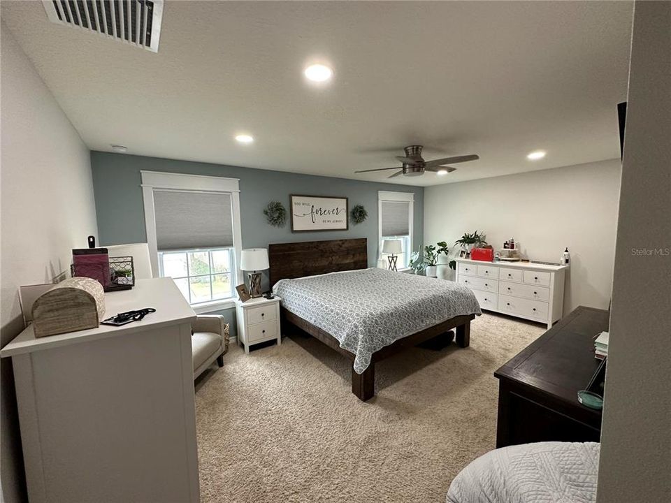 待售: $375,000 (5 贝兹, 3 浴室, 2372 平方英尺)