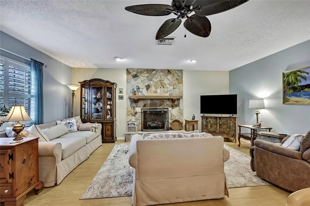 待售: $289,000 (2 贝兹, 2 浴室, 1450 平方英尺)