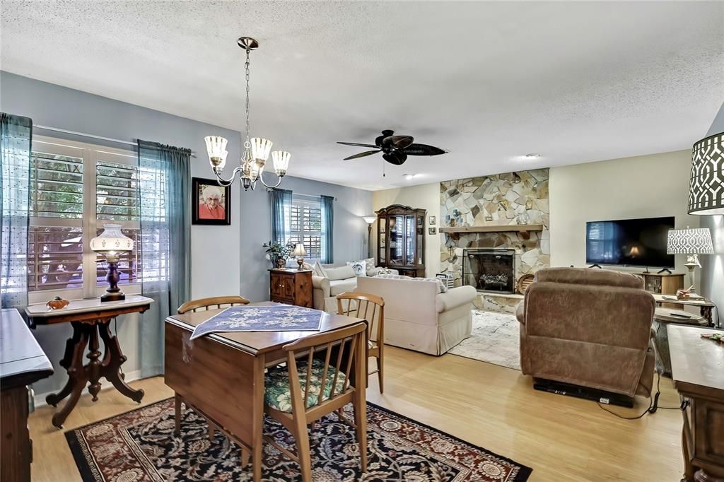 待售: $289,000 (2 贝兹, 2 浴室, 1450 平方英尺)