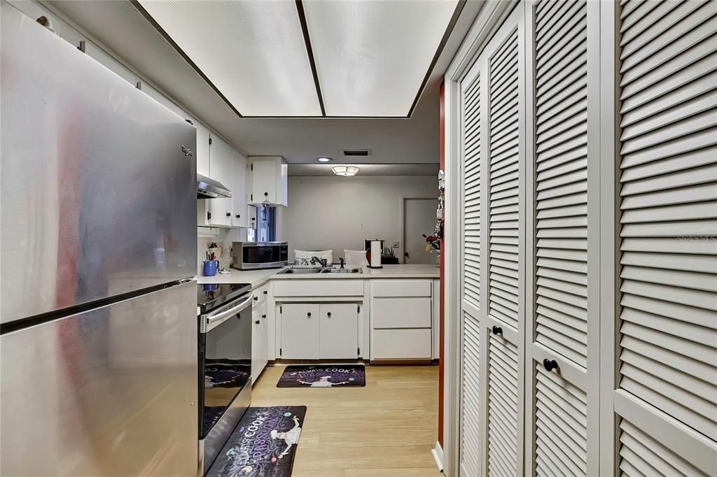 待售: $289,000 (2 贝兹, 2 浴室, 1450 平方英尺)