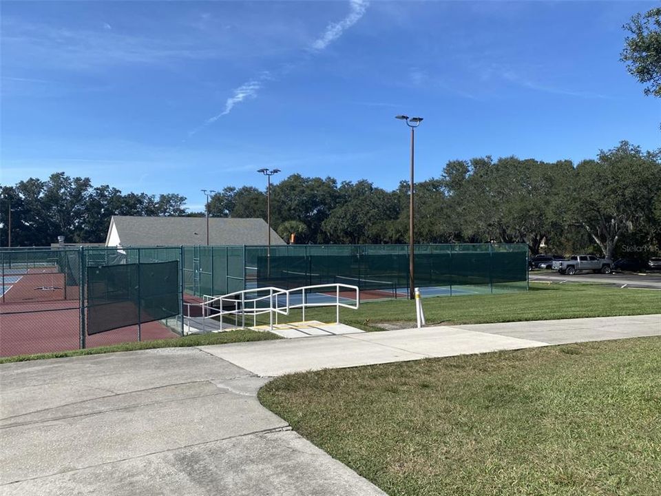 For Sale: $225,000 (2 beds, 2 baths, 1032 Square Feet)