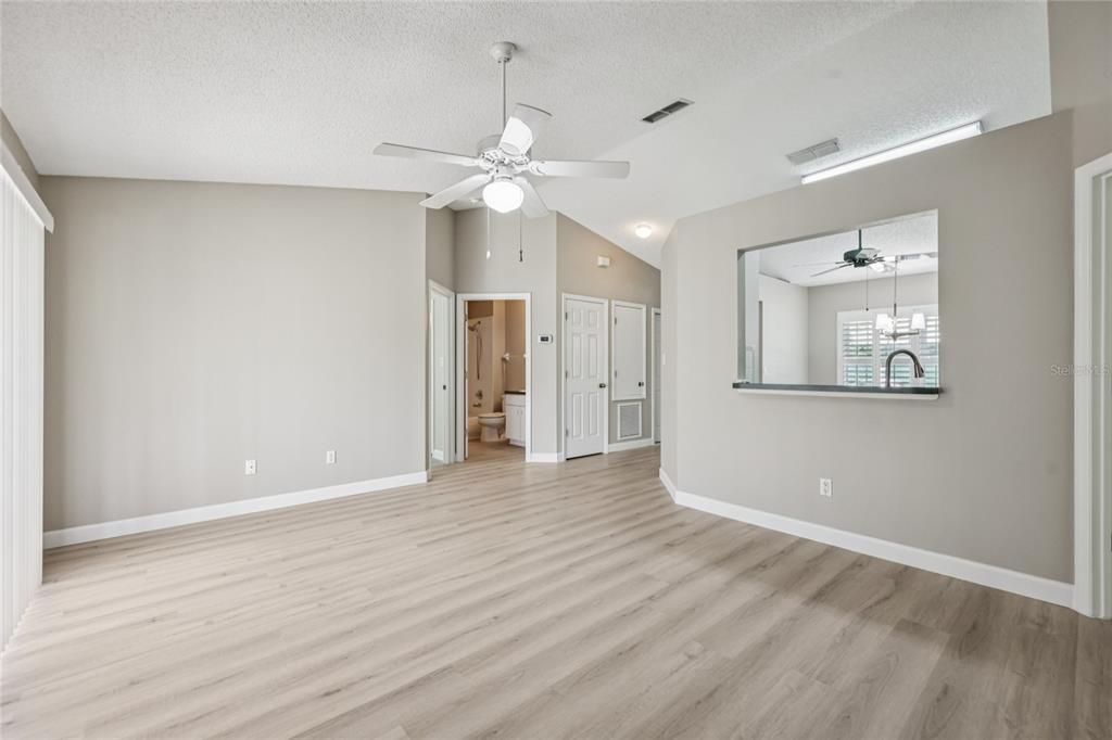 For Sale: $225,000 (2 beds, 2 baths, 1032 Square Feet)