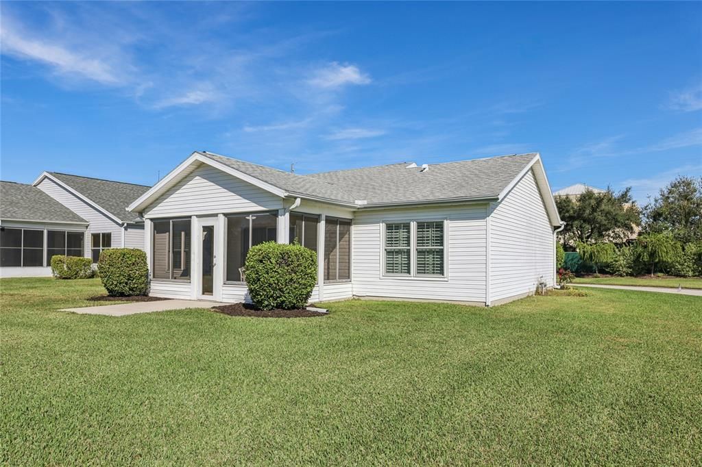 For Sale: $225,000 (2 beds, 2 baths, 1032 Square Feet)