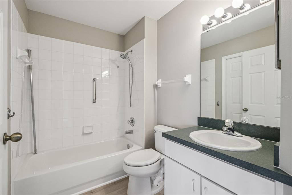 For Sale: $225,000 (2 beds, 2 baths, 1032 Square Feet)