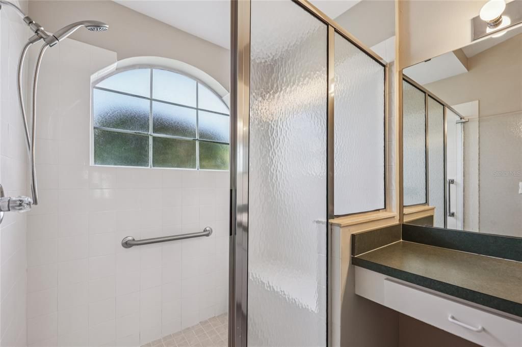 For Sale: $225,000 (2 beds, 2 baths, 1032 Square Feet)