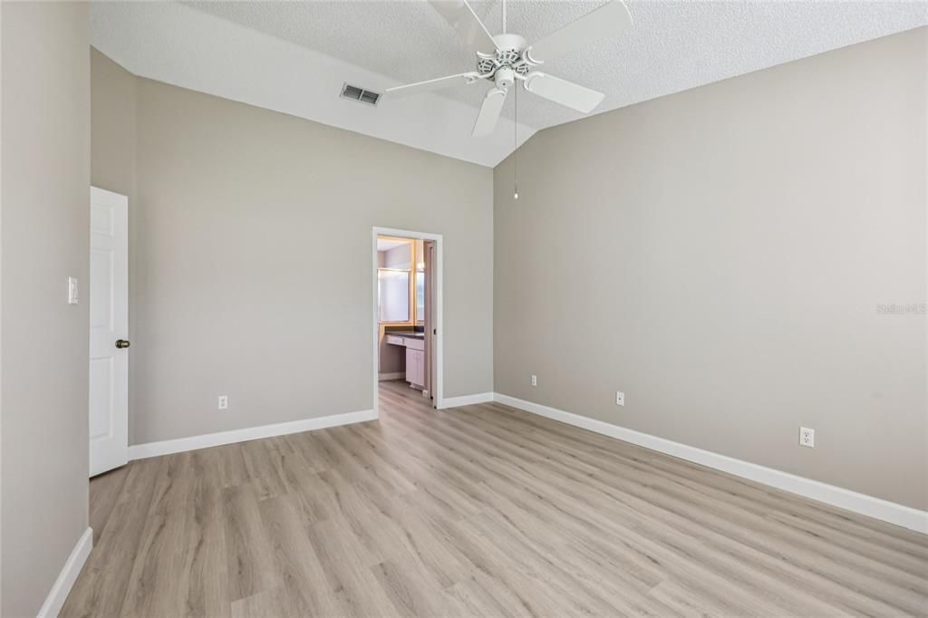 For Sale: $225,000 (2 beds, 2 baths, 1032 Square Feet)