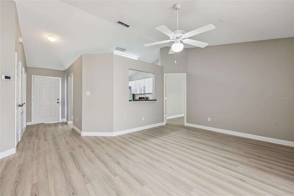 For Sale: $225,000 (2 beds, 2 baths, 1032 Square Feet)