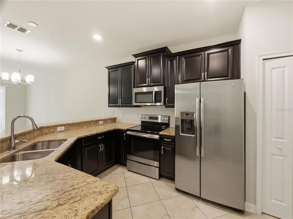 For Sale: $295,000 (2 beds, 2 baths, 1374 Square Feet)