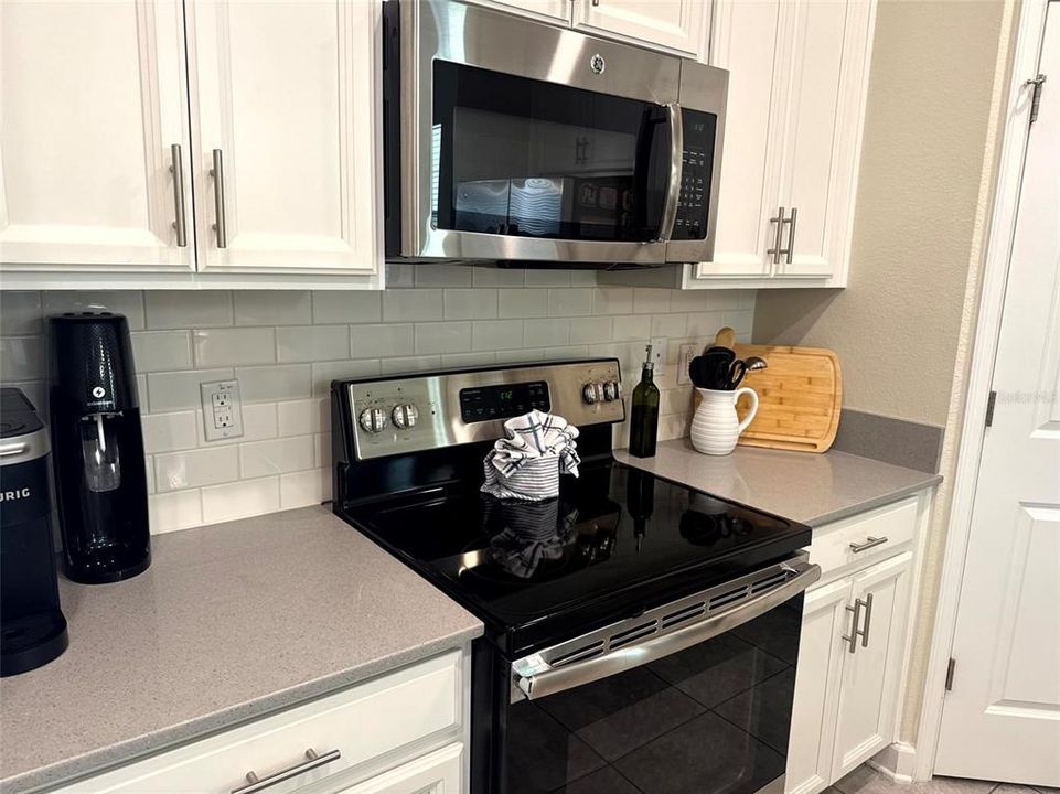 Active With Contract: $514,990 (4 beds, 3 baths, 2042 Square Feet)