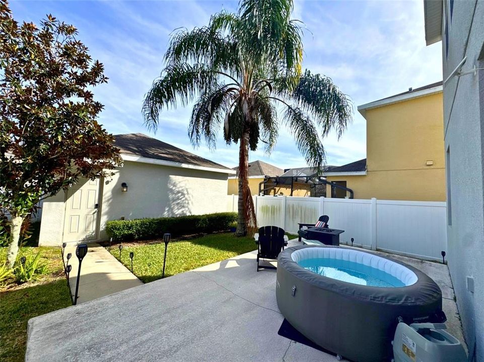 Active With Contract: $514,990 (4 beds, 3 baths, 2042 Square Feet)