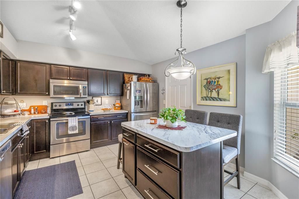 Под контрактом: $285,000 (2 спален, 2 ванн, 1249 Квадратных фут)