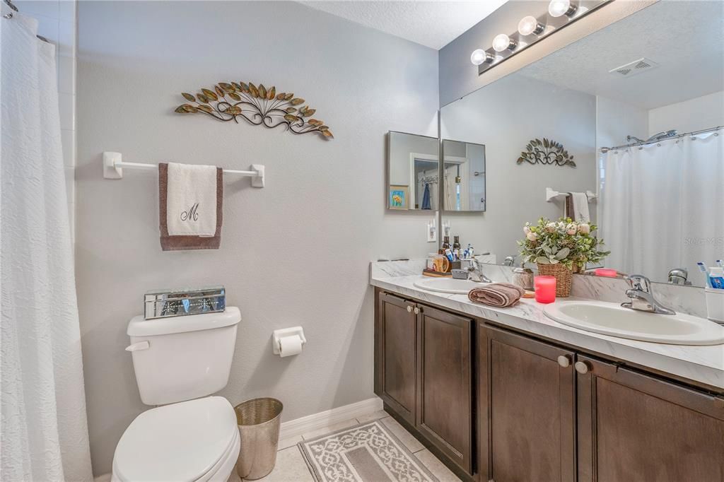 Под контрактом: $285,000 (2 спален, 2 ванн, 1249 Квадратных фут)