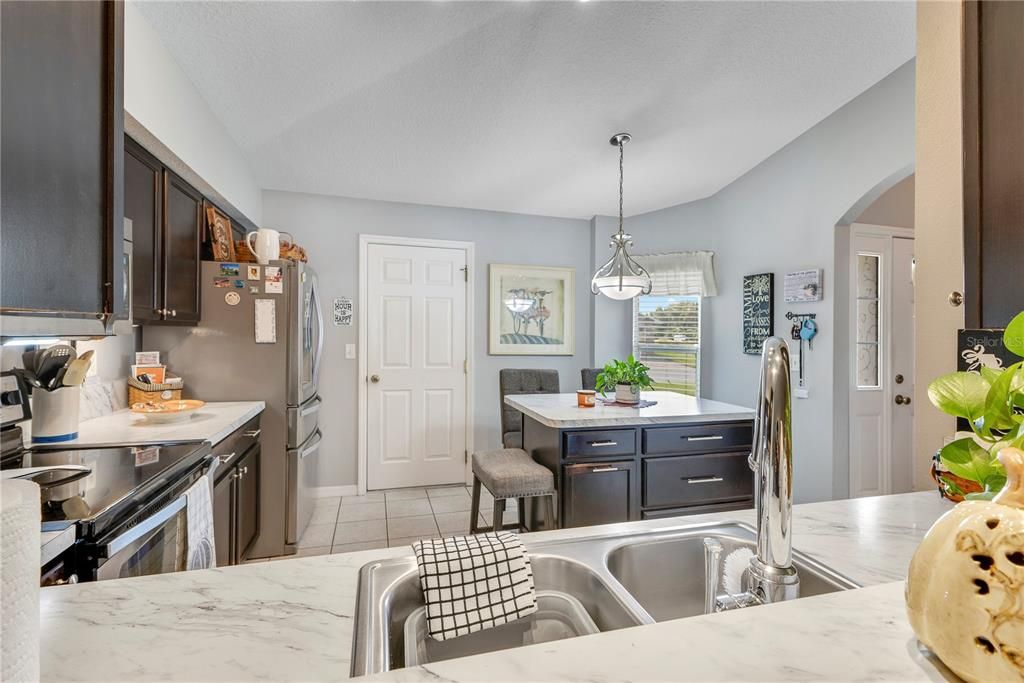 Под контрактом: $285,000 (2 спален, 2 ванн, 1249 Квадратных фут)