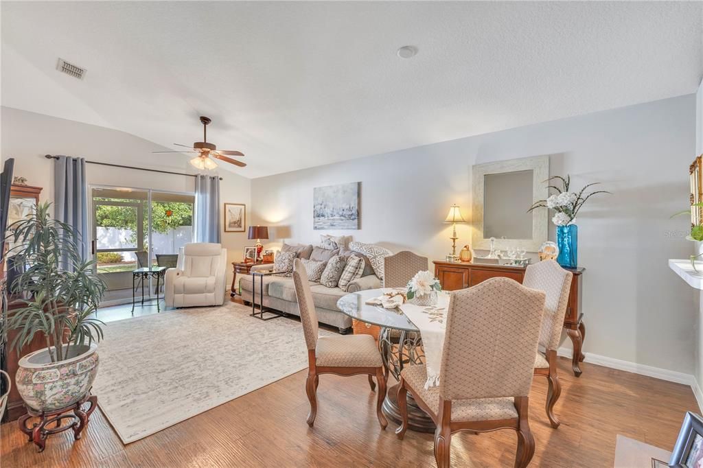 Под контрактом: $285,000 (2 спален, 2 ванн, 1249 Квадратных фут)