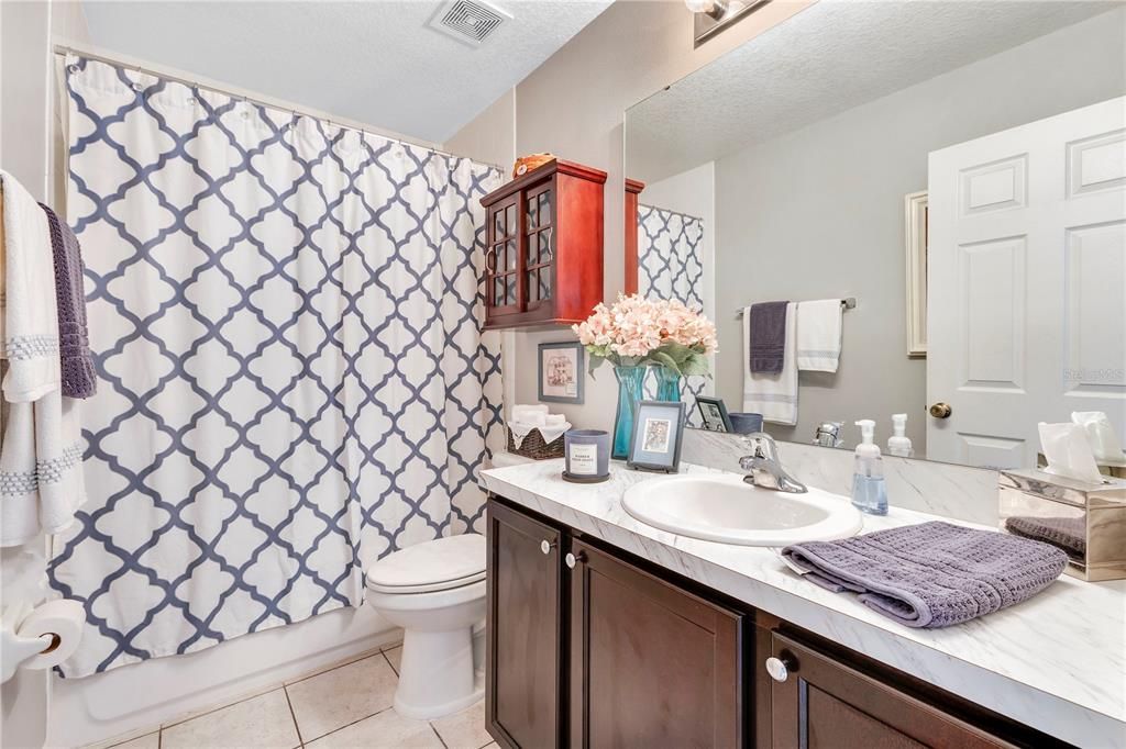 Под контрактом: $285,000 (2 спален, 2 ванн, 1249 Квадратных фут)