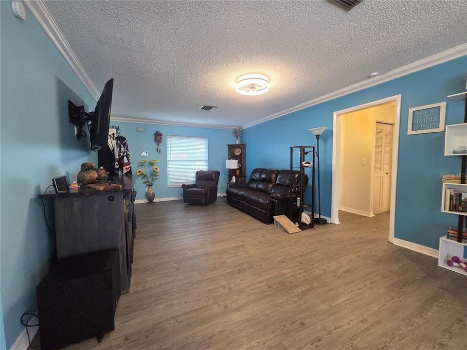 For Sale: $365,000 (3 beds, 2 baths, 1344 Square Feet)