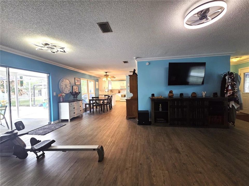 For Sale: $365,000 (3 beds, 2 baths, 1344 Square Feet)