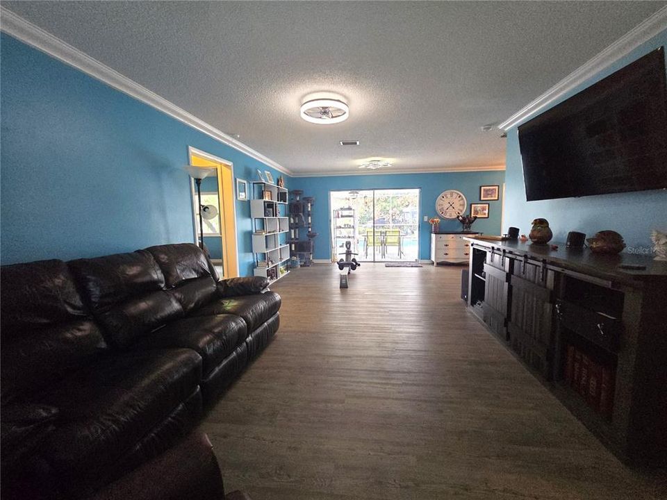 For Sale: $365,000 (3 beds, 2 baths, 1344 Square Feet)