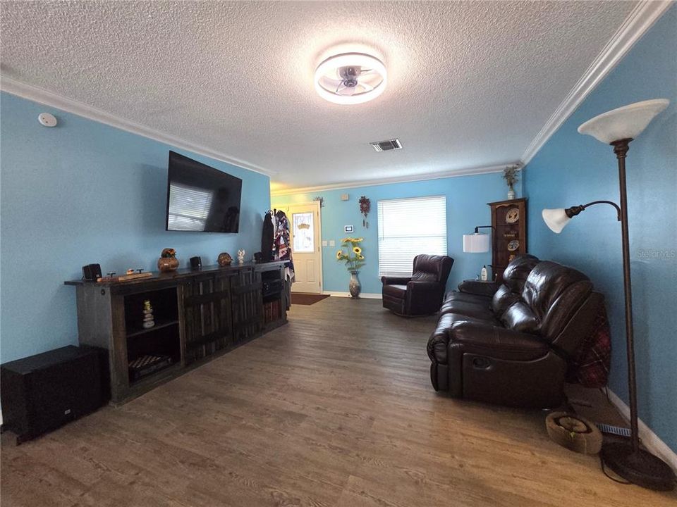 For Sale: $365,000 (3 beds, 2 baths, 1344 Square Feet)