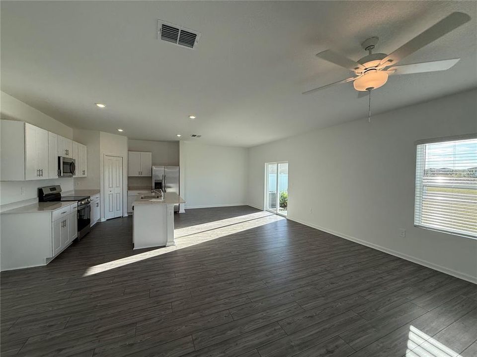 В аренду: $2,100 (4 спален, 2 ванн, 1879 Квадратных фут)