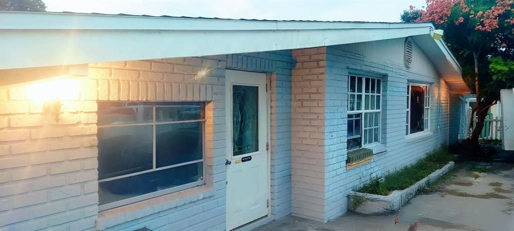 For Sale: $230,000 (2 beds, 1 baths, 1562 Square Feet)