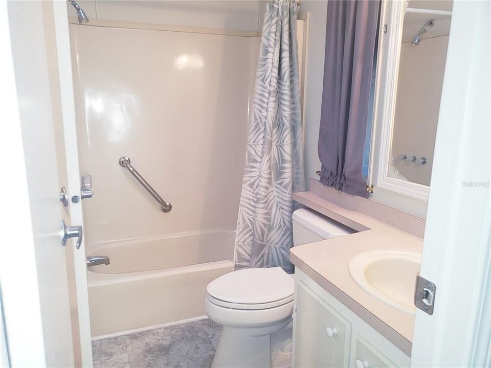 For Sale: $225,000 (2 beds, 2 baths, 1352 Square Feet)