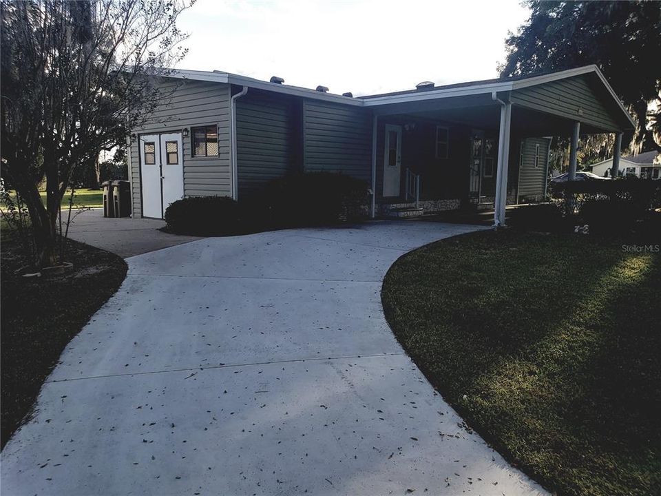 For Sale: $225,000 (2 beds, 2 baths, 1352 Square Feet)