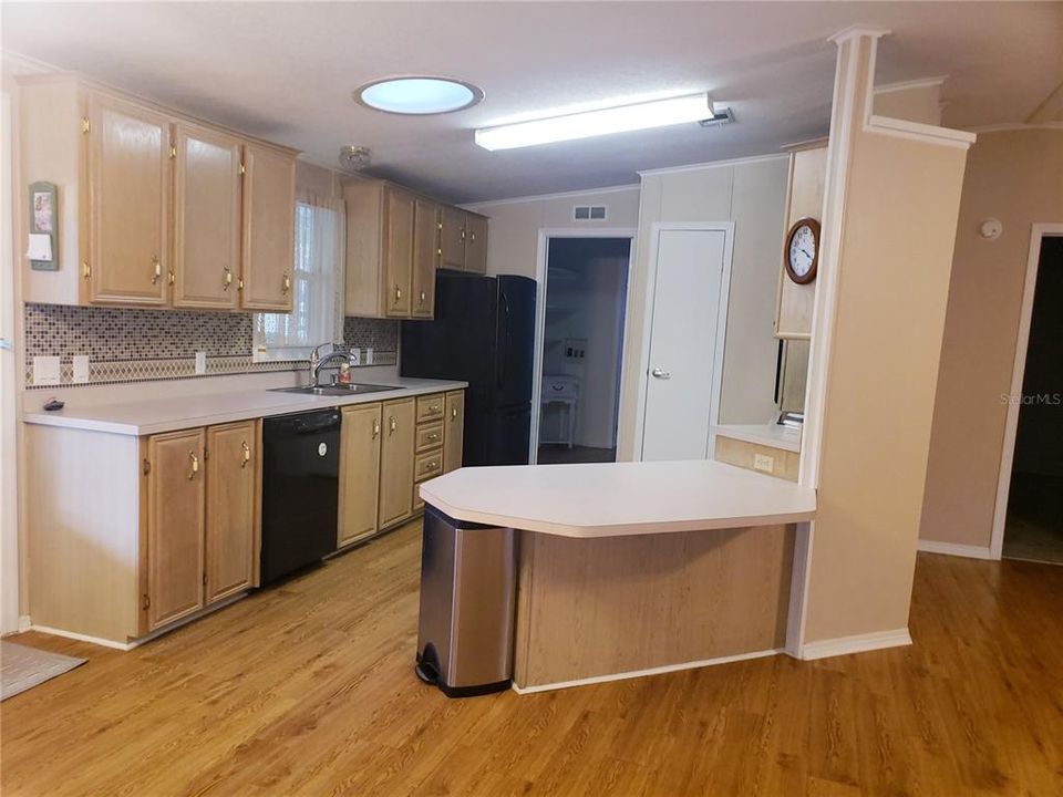 For Sale: $225,000 (2 beds, 2 baths, 1352 Square Feet)