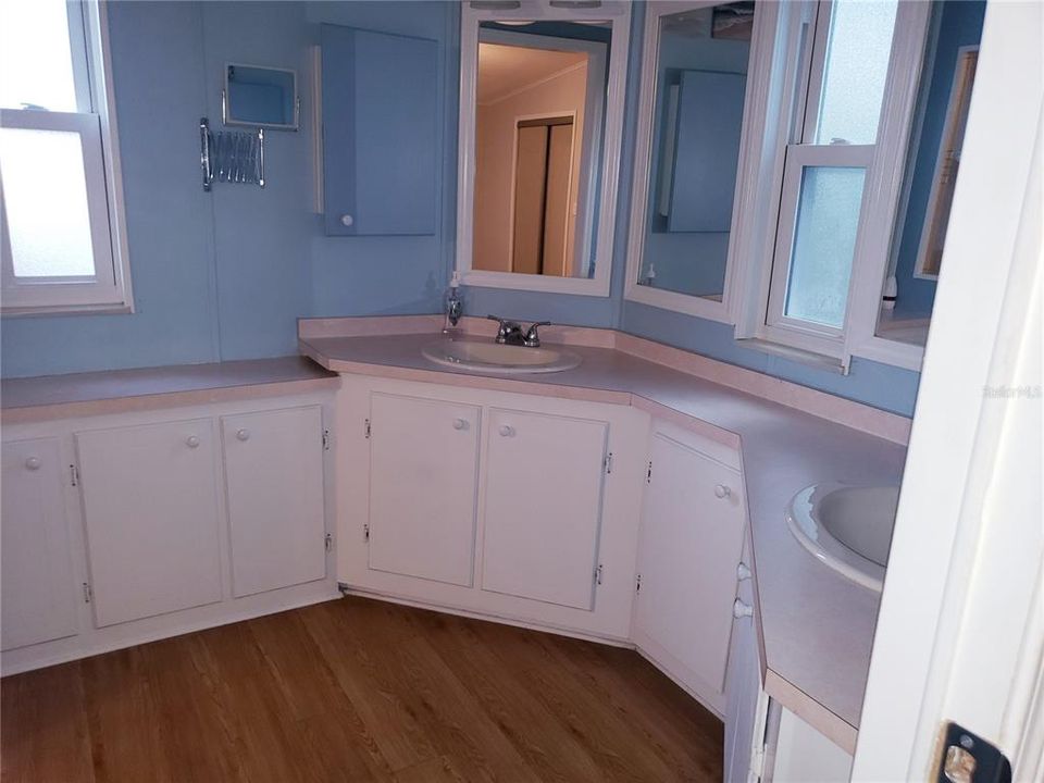 For Sale: $225,000 (2 beds, 2 baths, 1352 Square Feet)