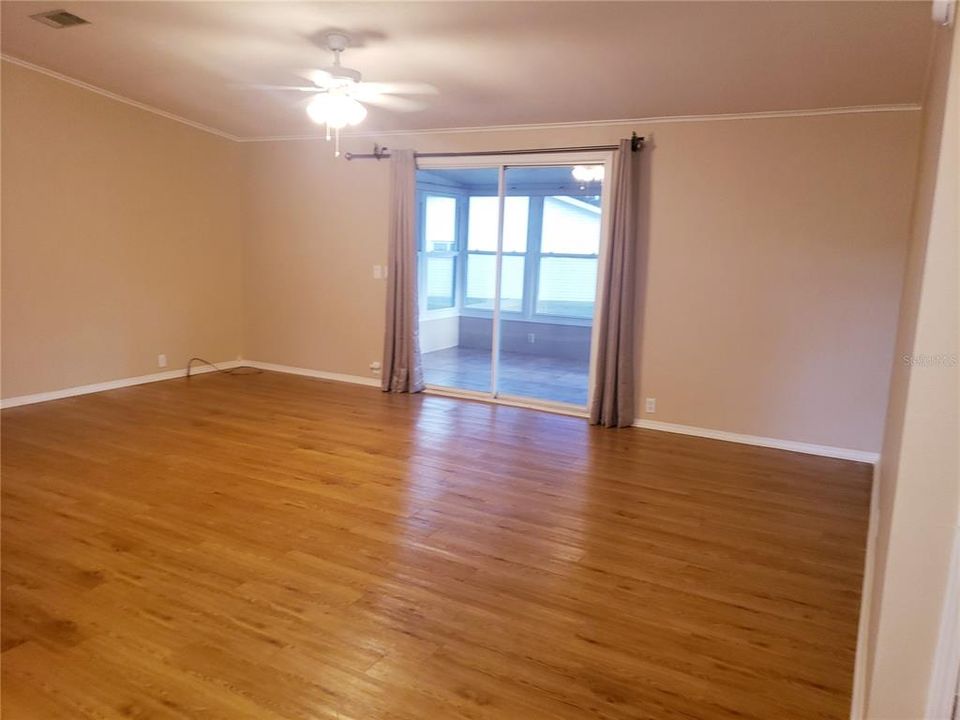 For Sale: $225,000 (2 beds, 2 baths, 1352 Square Feet)