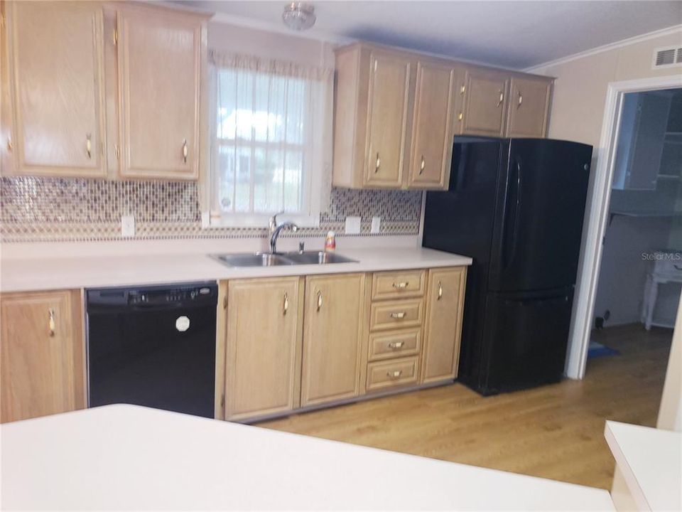 For Sale: $225,000 (2 beds, 2 baths, 1352 Square Feet)