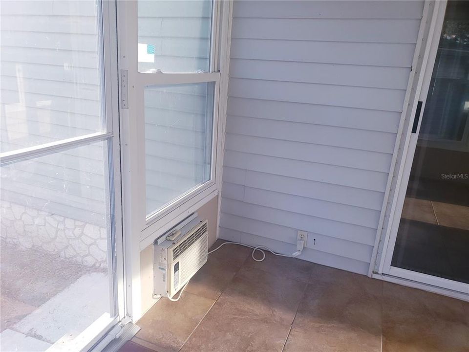 For Sale: $225,000 (2 beds, 2 baths, 1352 Square Feet)