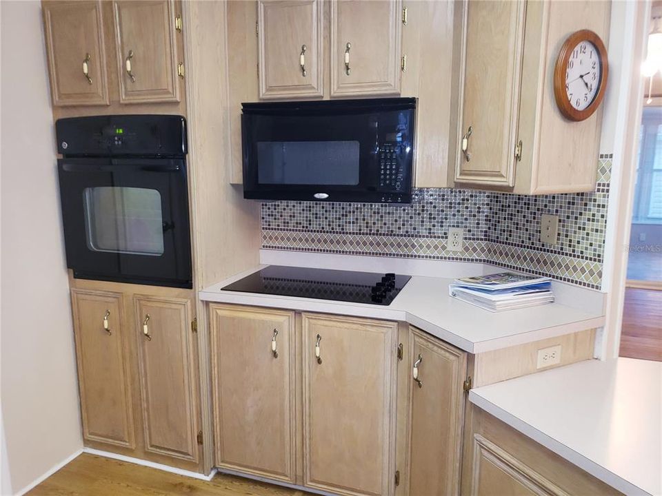 For Sale: $225,000 (2 beds, 2 baths, 1352 Square Feet)