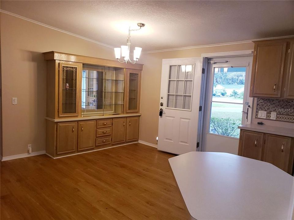 For Sale: $225,000 (2 beds, 2 baths, 1352 Square Feet)