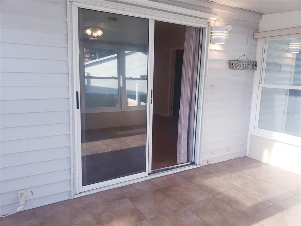 For Sale: $225,000 (2 beds, 2 baths, 1352 Square Feet)