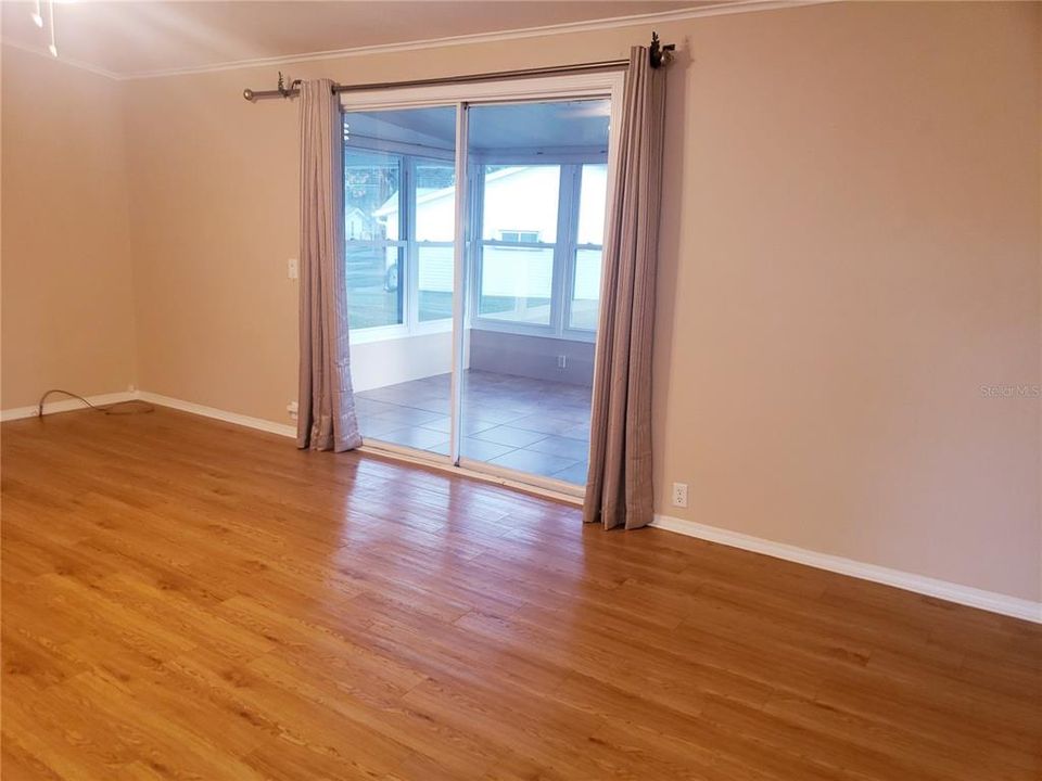 For Sale: $225,000 (2 beds, 2 baths, 1352 Square Feet)