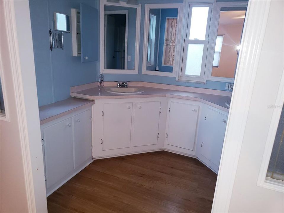 For Sale: $225,000 (2 beds, 2 baths, 1352 Square Feet)