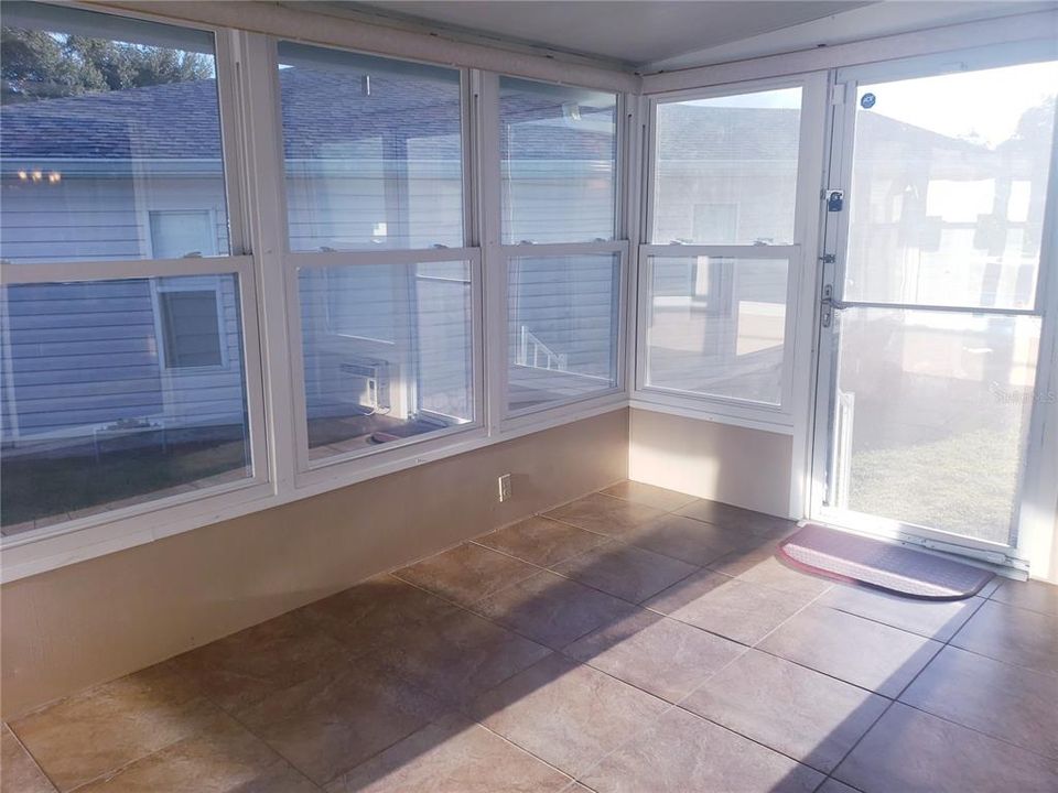 For Sale: $225,000 (2 beds, 2 baths, 1352 Square Feet)