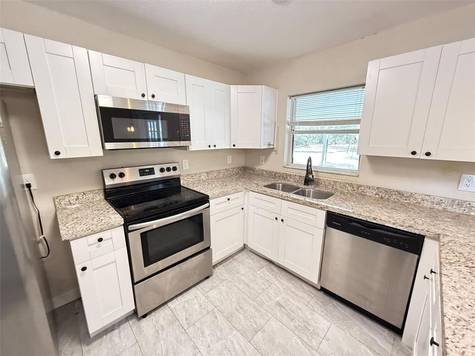 出租: $2,795 (3 贝兹, 3 浴室, 2184 平方英尺)