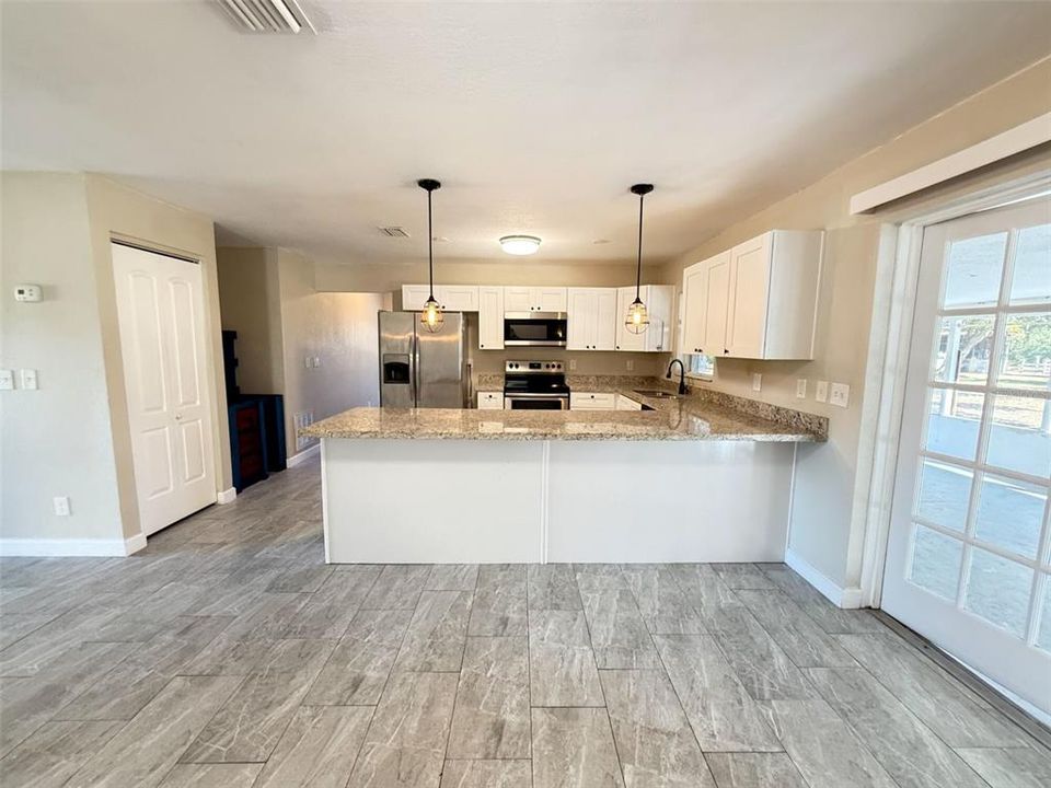 出租: $2,795 (3 贝兹, 3 浴室, 2184 平方英尺)