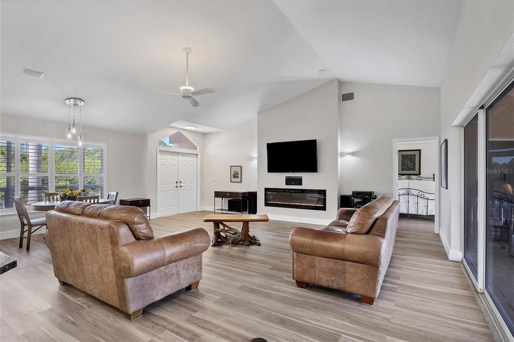 For Sale: $675,000 (3 beds, 2 baths, 1872 Square Feet)