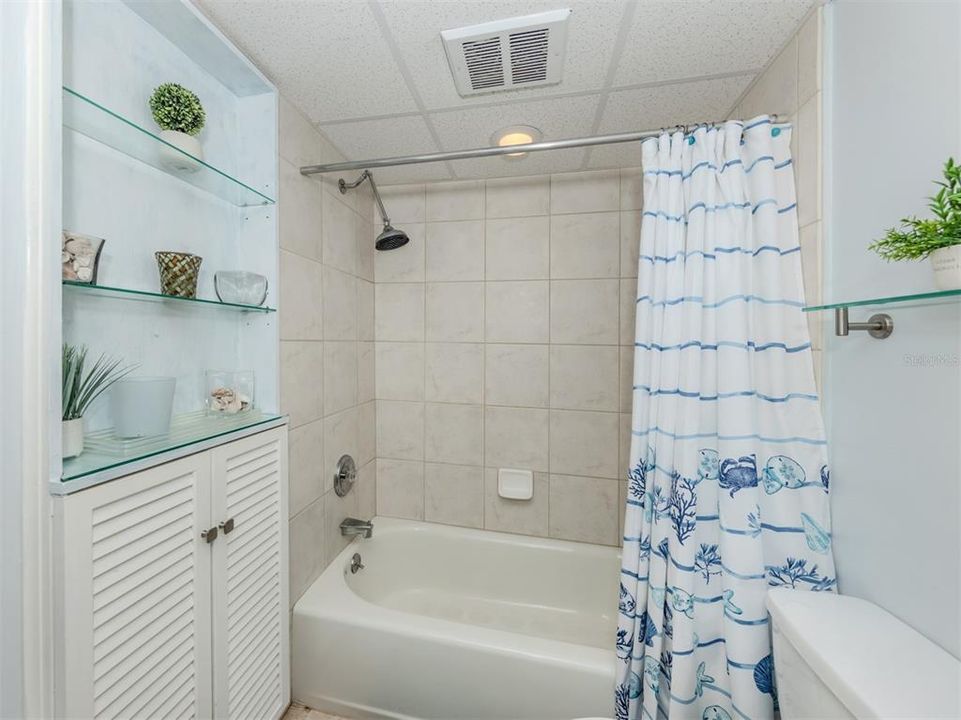 出租: $4,000 (2 贝兹, 2 浴室, 927 平方英尺)