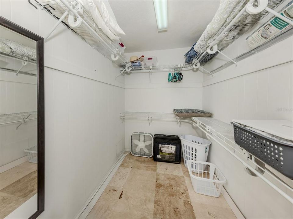 出租: $4,000 (2 贝兹, 2 浴室, 927 平方英尺)