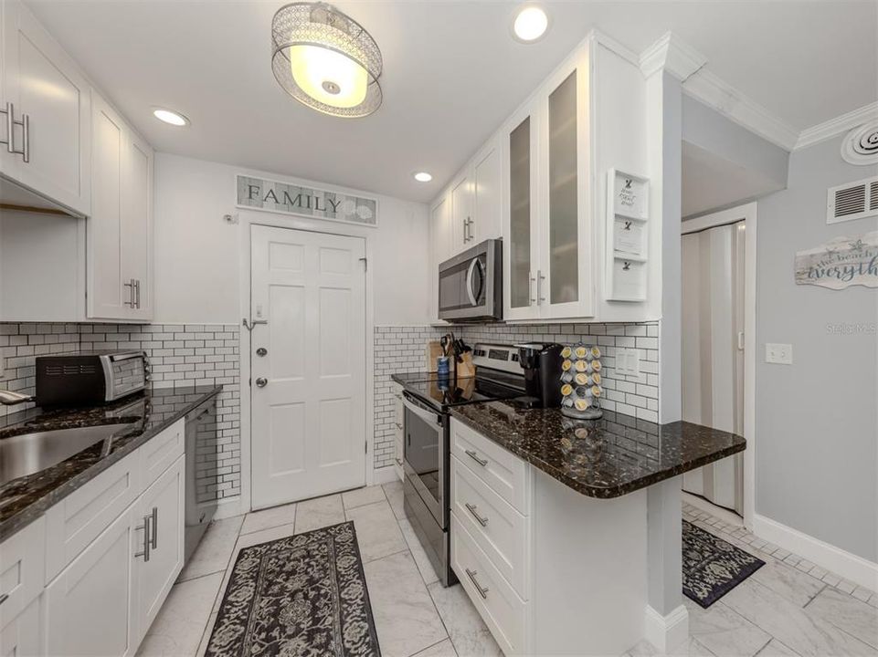 出租: $4,000 (2 贝兹, 2 浴室, 927 平方英尺)